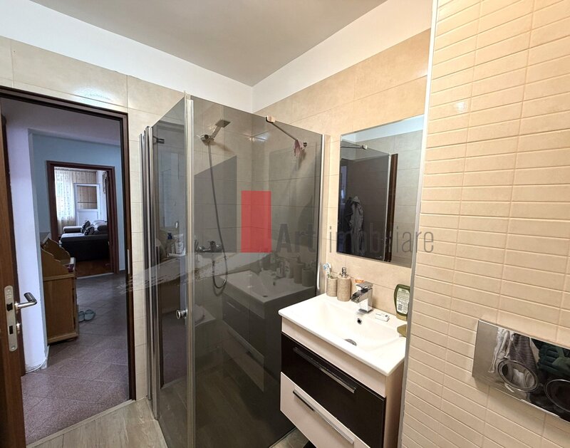 Apartament 4 camere zona Aparatorii Patriei\Berceni