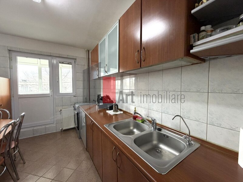 Apartament 4 camere zona Aparatorii Patriei\Berceni